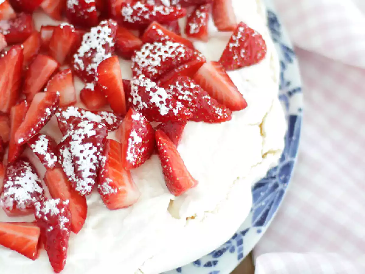Enkel pavlova med jordgubbar - foto 2