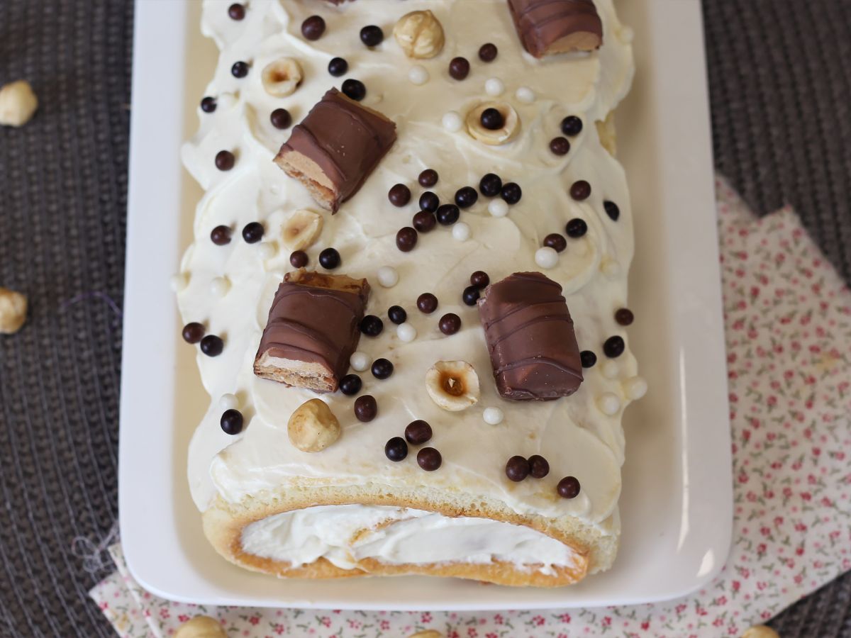 Enkel rulltårta med Kinder Bueno-smak, perfekt som födelsedagstårta eller julkaka! - foto 3