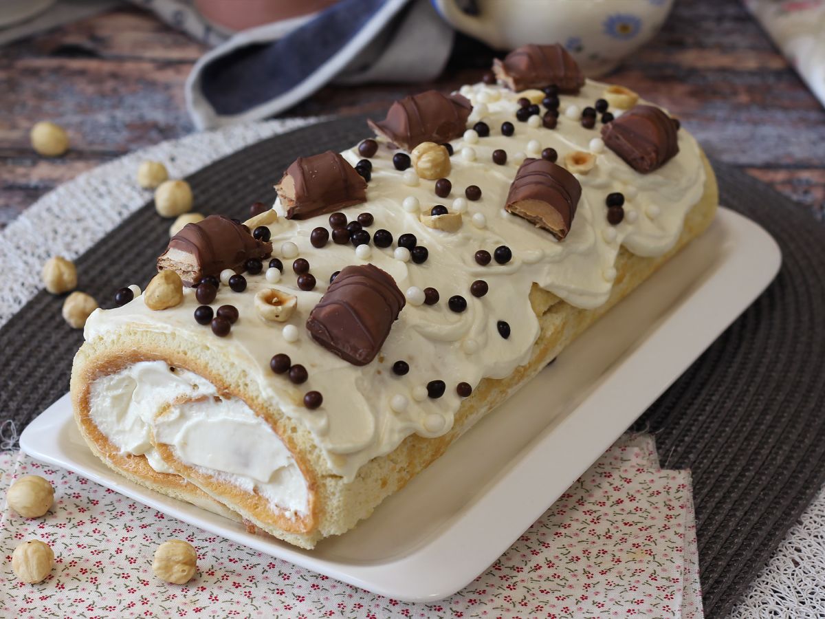 Enkel rulltårta med Kinder Bueno-smak, perfekt som födelsedagstårta eller julkaka! - foto 4