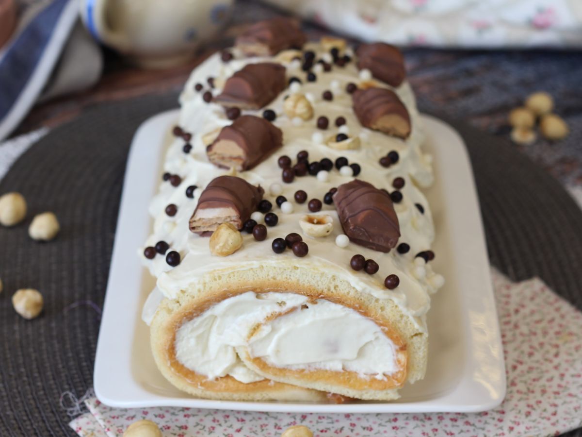 Enkel rulltårta med Kinder Bueno-smak, perfekt som födelsedagstårta eller julkaka! - foto 6