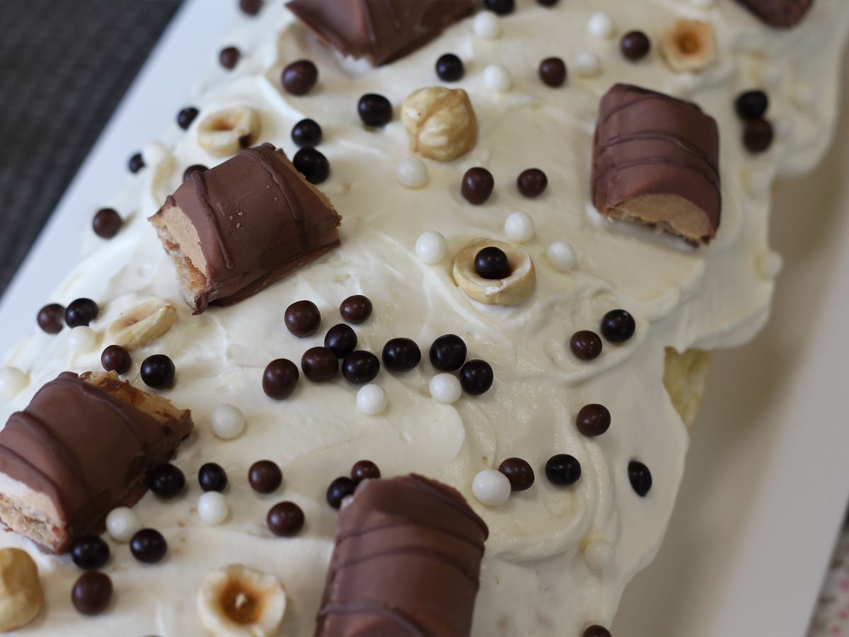 Enkel rulltårta med Kinder Bueno-smak, perfekt som födelsedagstårta eller julkaka! - foto 7