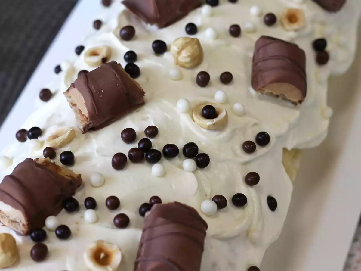 Enkel rulltårta med Kinder Bueno-smak, perfekt som födelsedagstårta eller julkaka! - foto 7