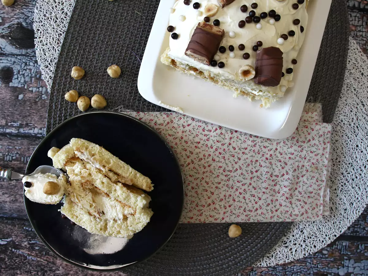 Enkel rulltårta med Kinder Bueno-smak – perfekt som födelsedagstårta eller julrulltårta! - foto 2