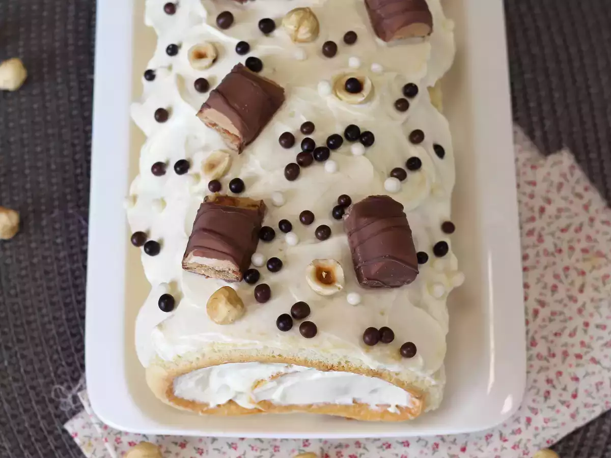 Enkel rulltårta med Kinder Bueno-smak – perfekt som födelsedagstårta eller julrulltårta! - foto 3