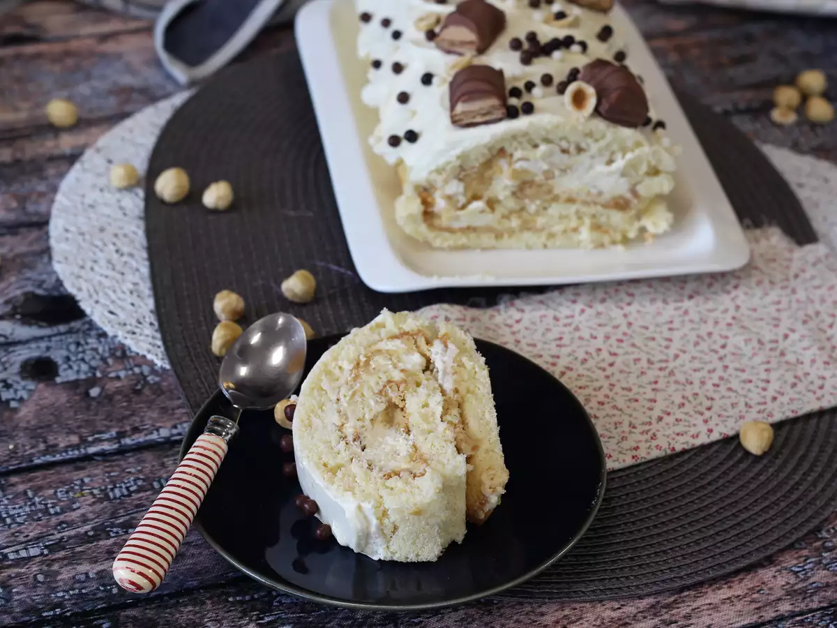 Enkel rulltårta med Kinder Bueno-smak – perfekt som födelsedagstårta eller julrulltårta! - foto 5