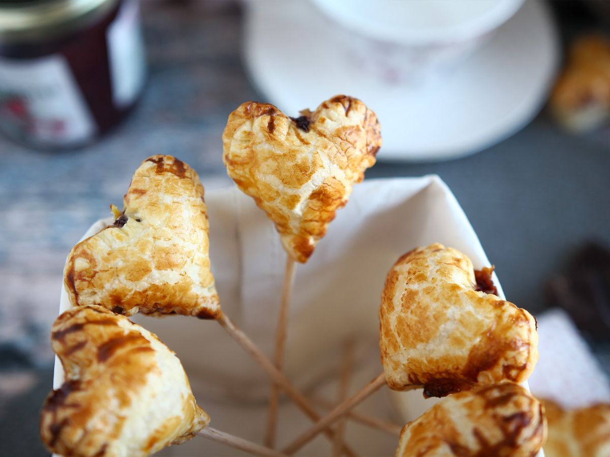 Extra krispiga smördegshjärtan med hallon- och chokladpops - foto 3