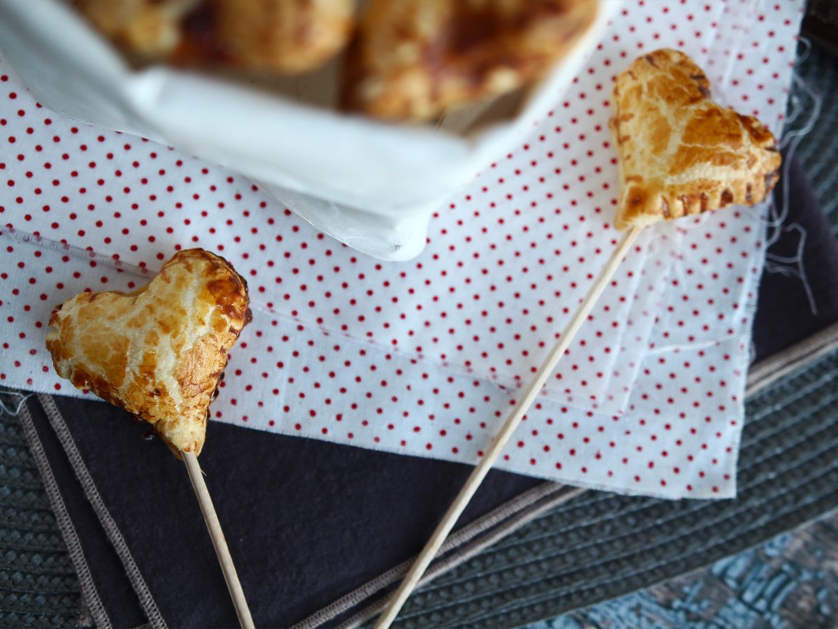 Extra krispiga smördegshjärtan med hallon- och chokladpops - foto 4
