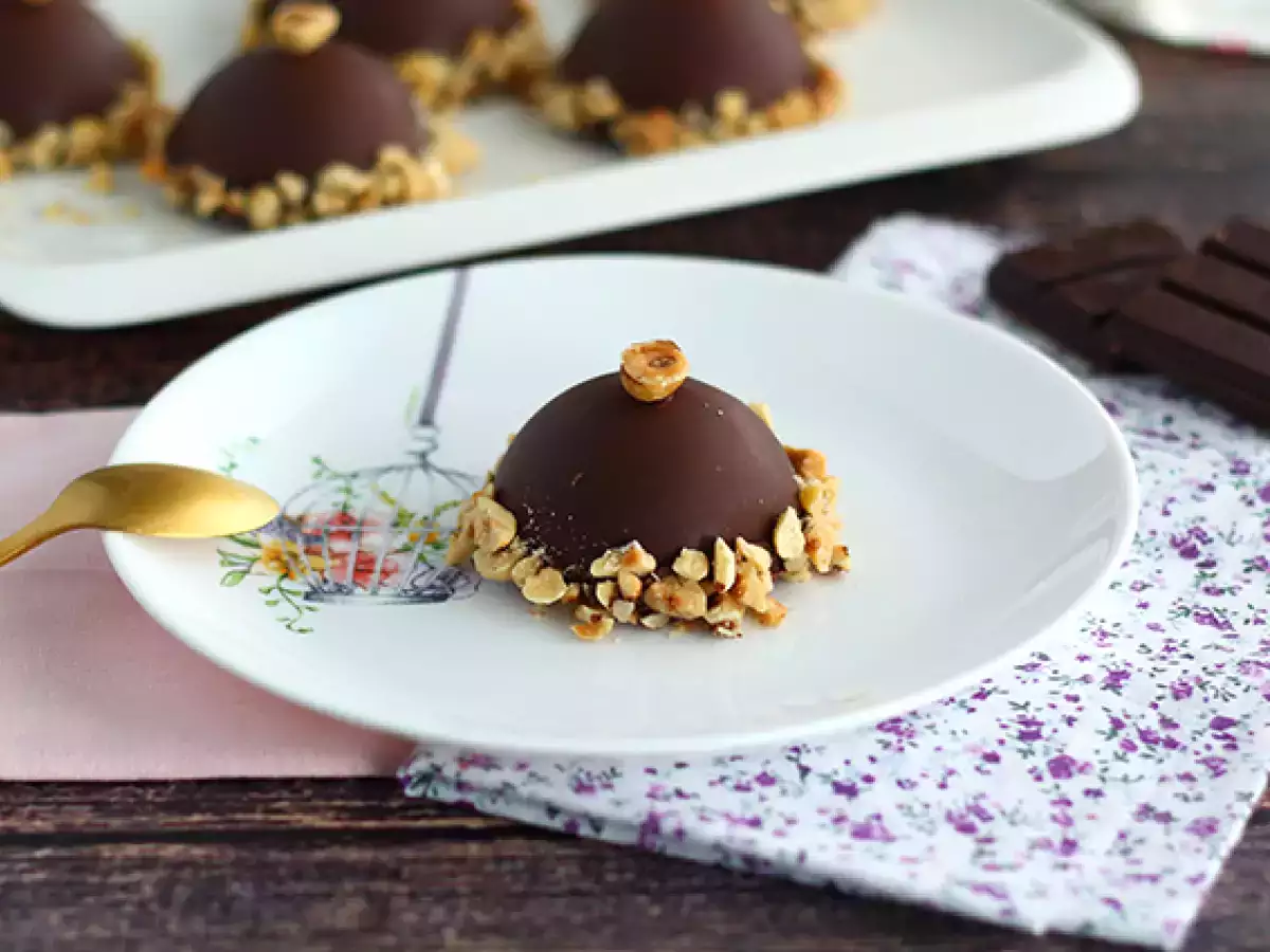 Ferrero Rocher-inspirerade chokladkupoler