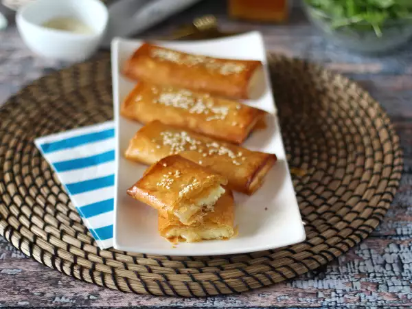 Recept Feta saganaki – grekiskt recept på krispig fetaost med honung