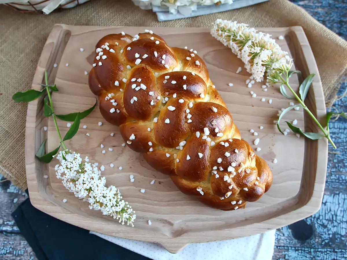 Flätad brioche med 8 degsträngar