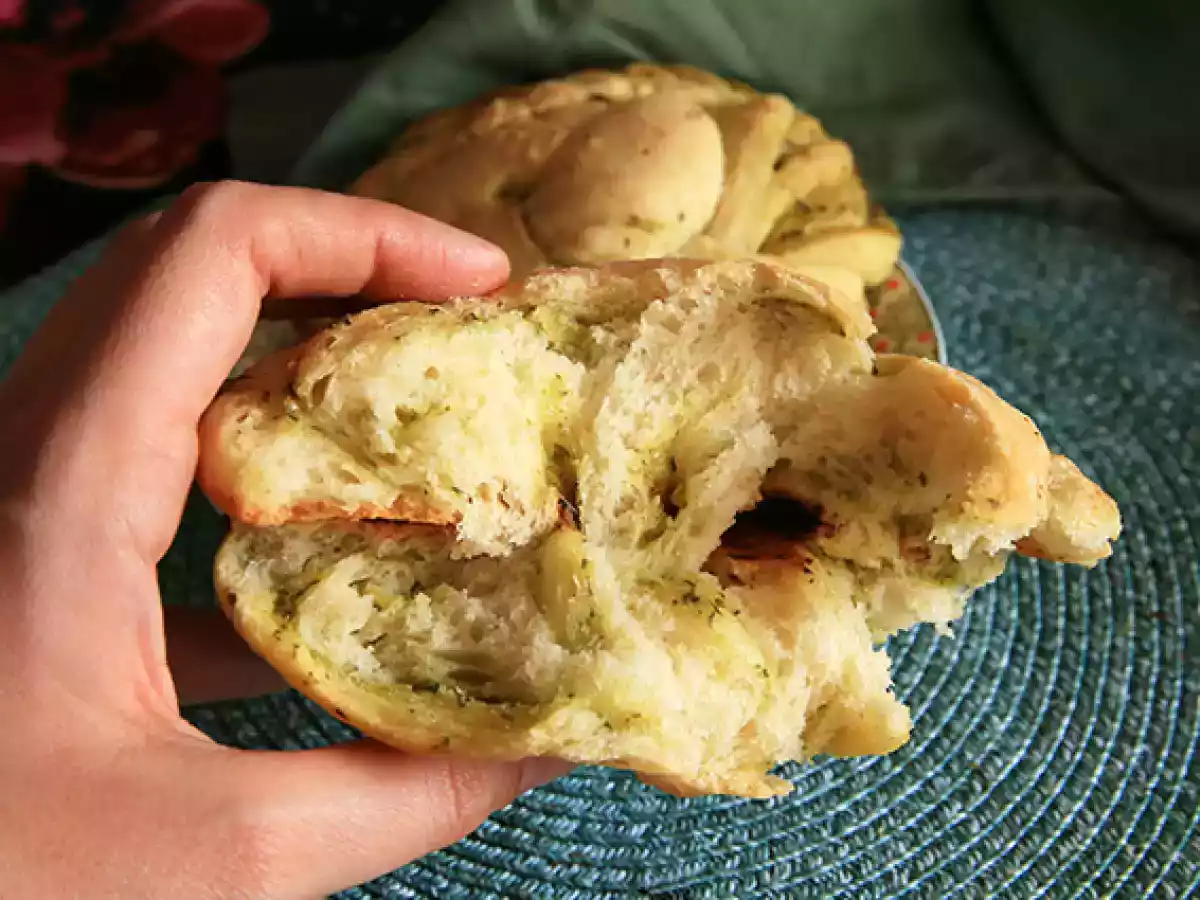 Flätade brödrullar med grön pesto - foto 2