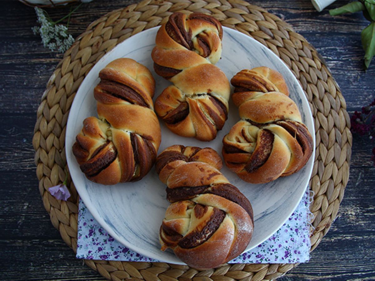 Flätade bullar med Nutella