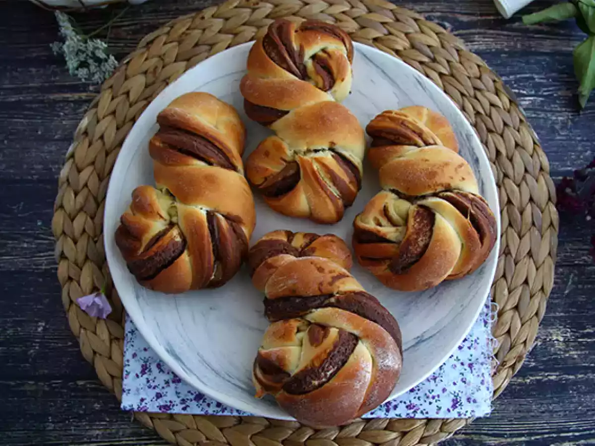 Flätade bullar med Nutella