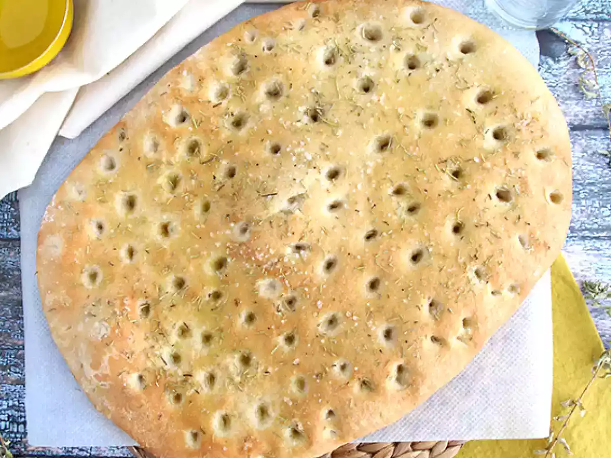 Focaccia, italienskt bröd med rosmarin - foto 3