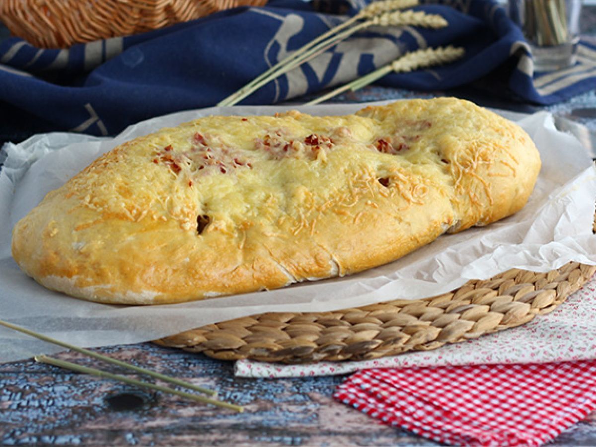 Fougasse med bacon och lök