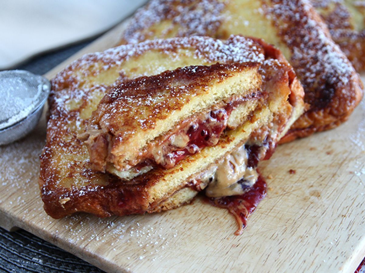 Franska toast med jordnötssmör och sylt