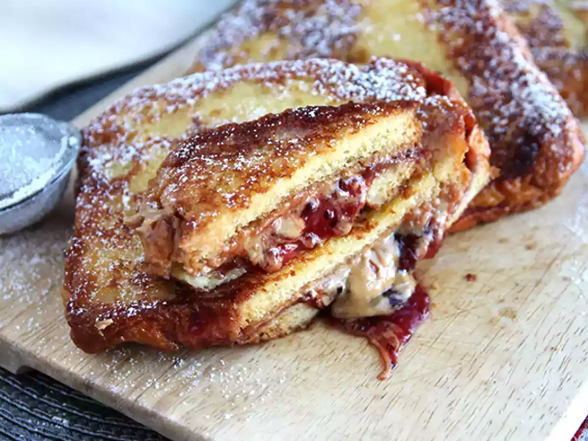 Franska toast med jordnötssmör och sylt