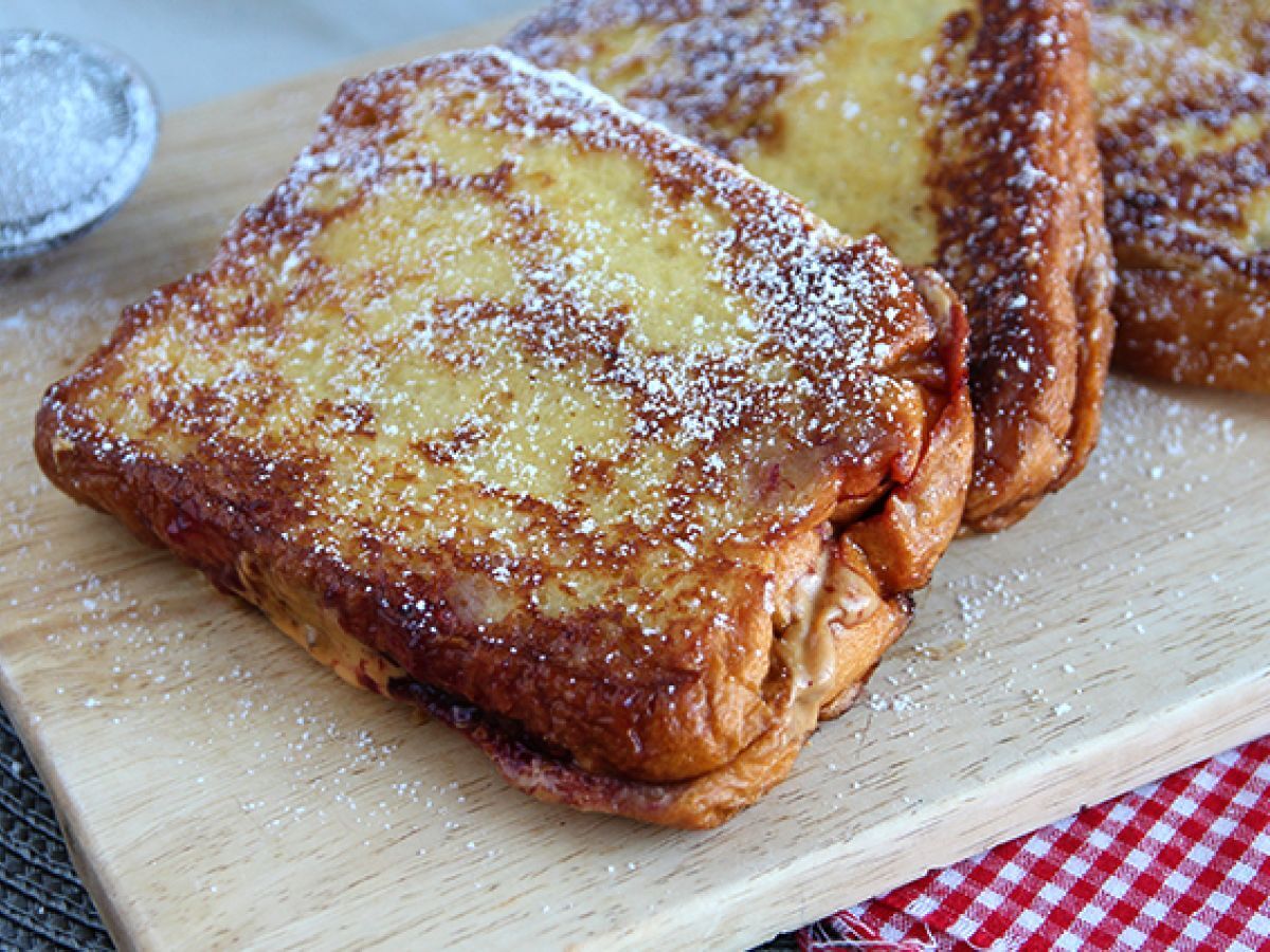 Franska toast med jordnötssmör och sylt - foto 3