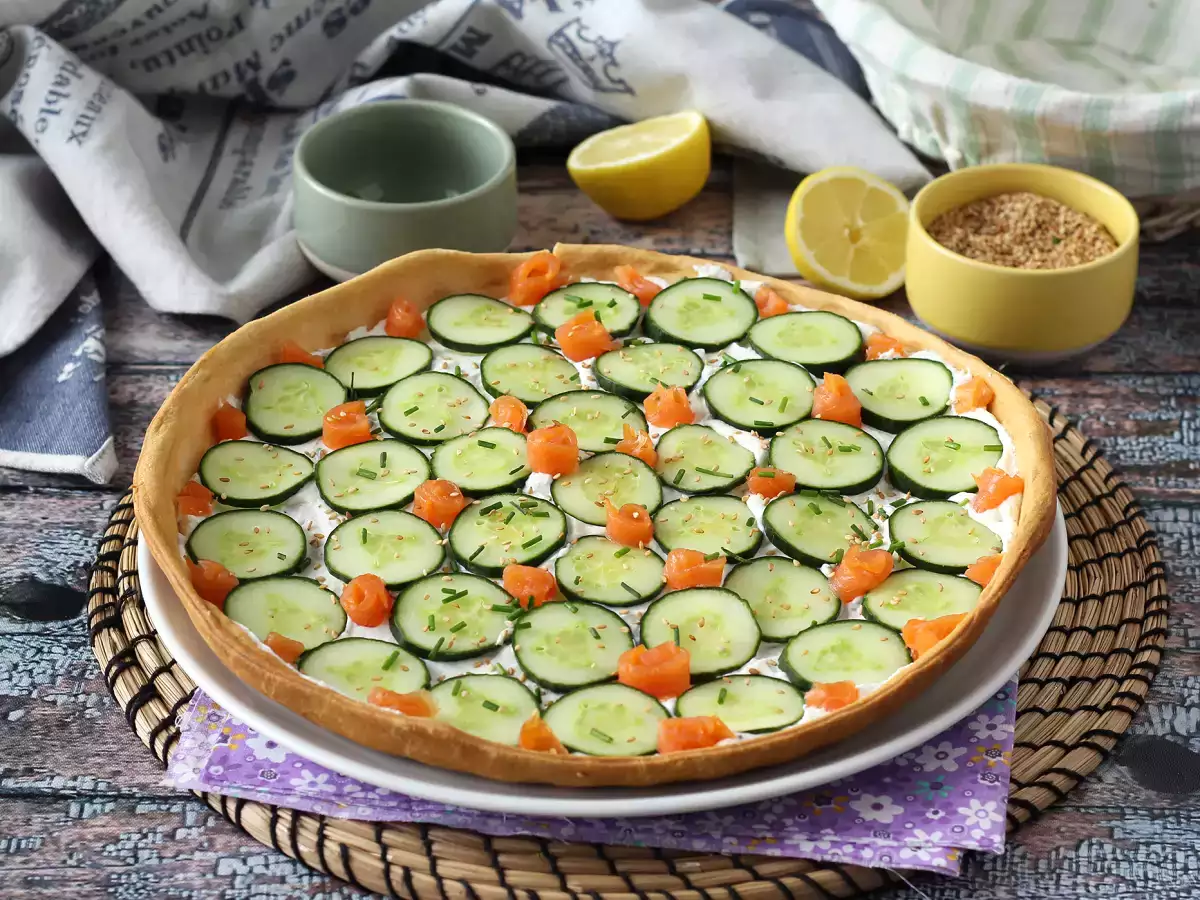 Fräsch sommarpaj med ricotta, gurka och rökt lax