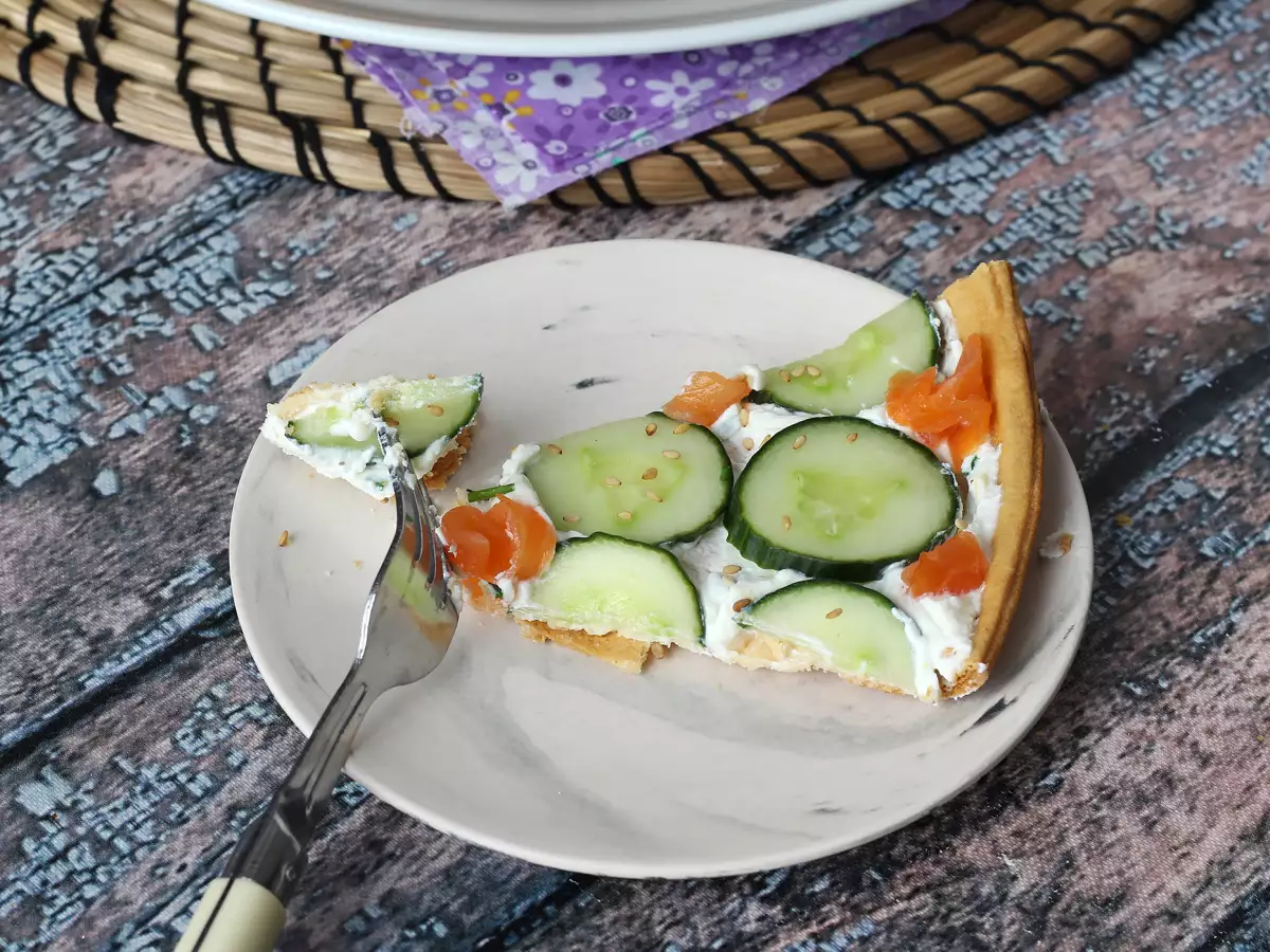 Fräsch sommarpaj med ricotta, gurka och rökt lax - foto 2