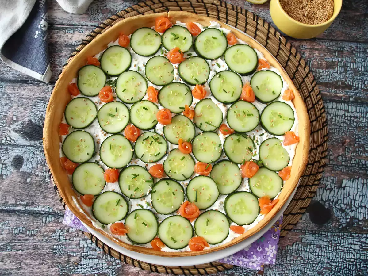 Fräsch sommarpaj med ricotta, gurka och rökt lax - foto 4