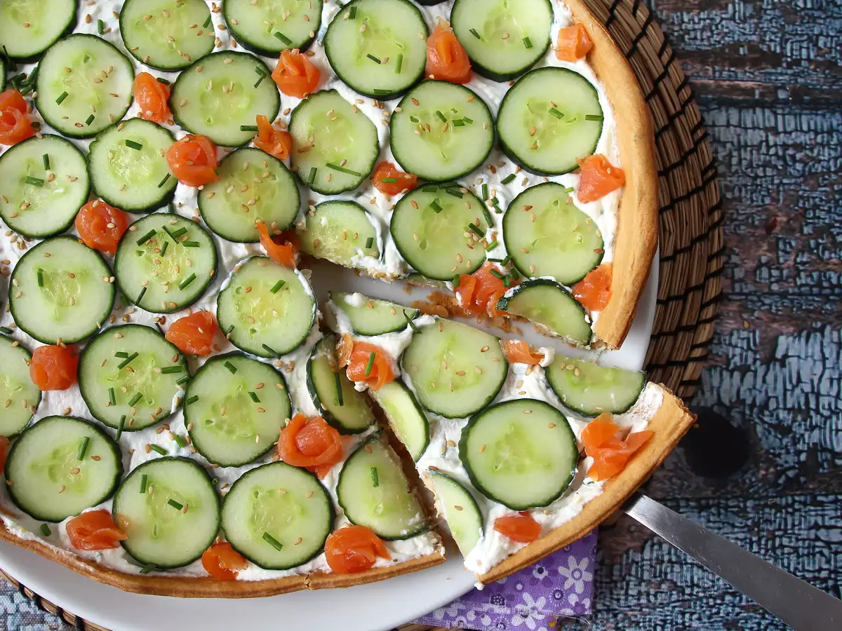 Fräsch sommarpaj med ricotta, gurka och rökt lax - foto 6