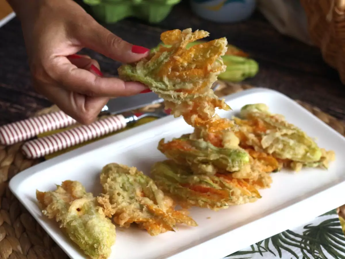 Friterade zucchiniblommor – recept på frityrsmet med kolsyrat vatten - foto 3