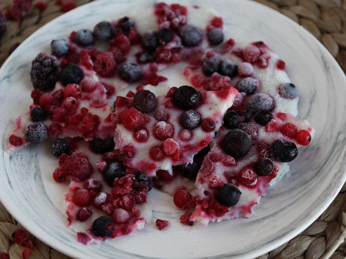 Frysta yoghurtbarer med röd frukt - foto 2