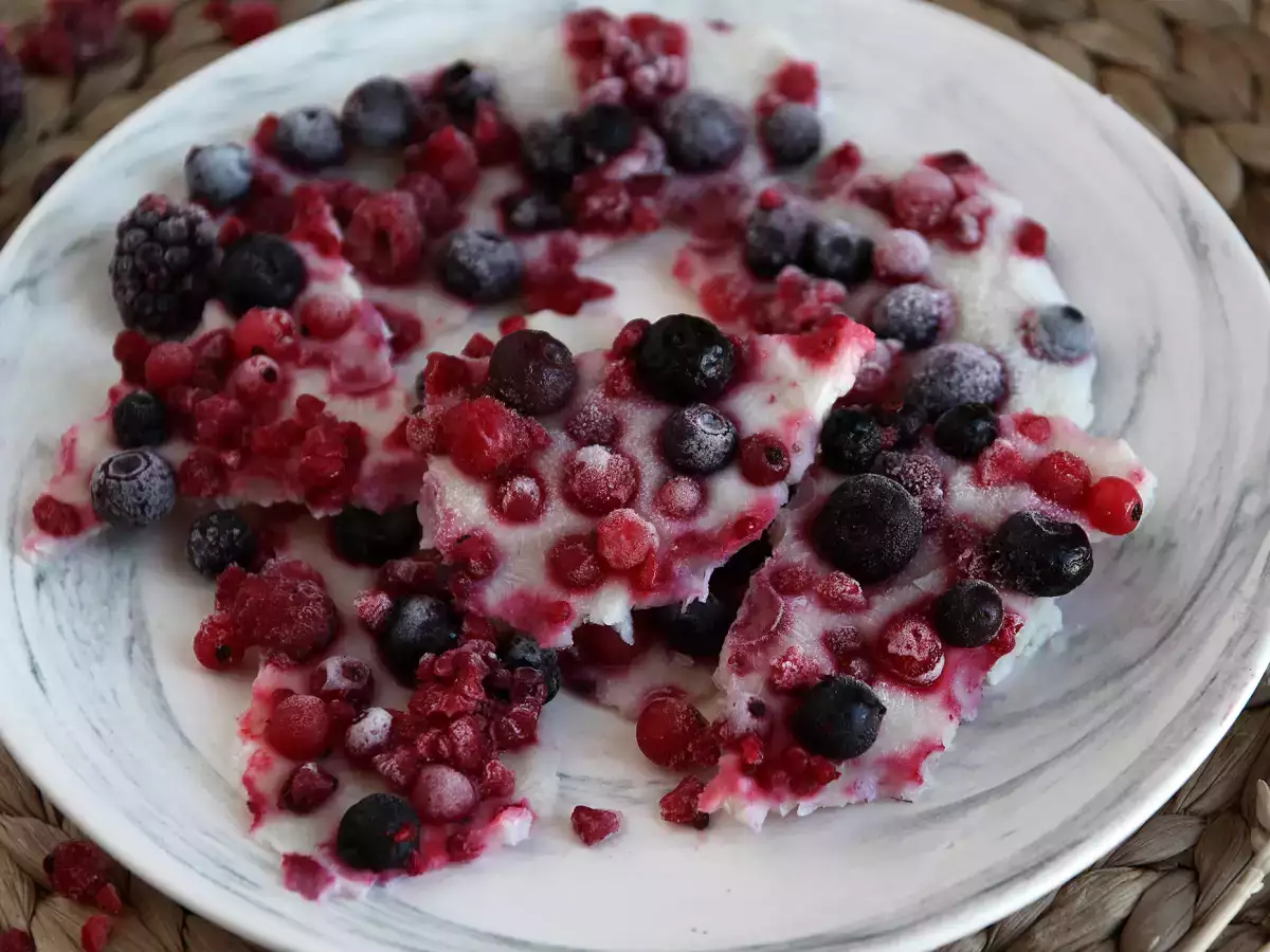 Frysta yoghurtbarer med röd frukt - foto 2