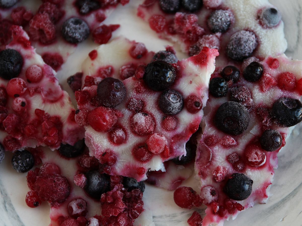 Frysta yoghurtbarer med röd frukt - foto 3