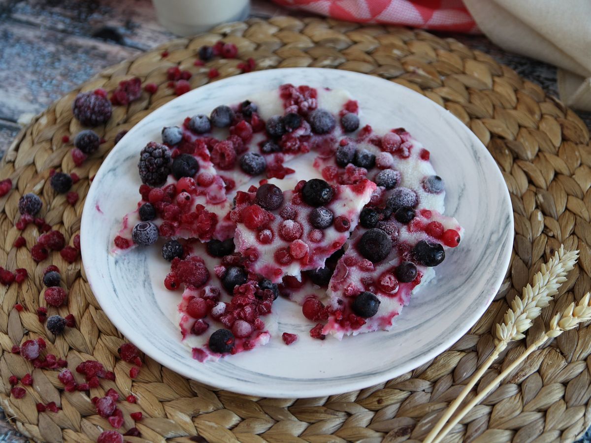 Frysta yoghurtbarer med röd frukt - foto 4