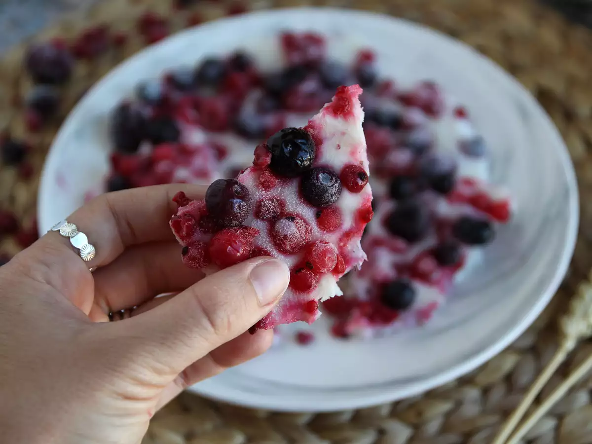 Frysta yoghurtbars med röda bär