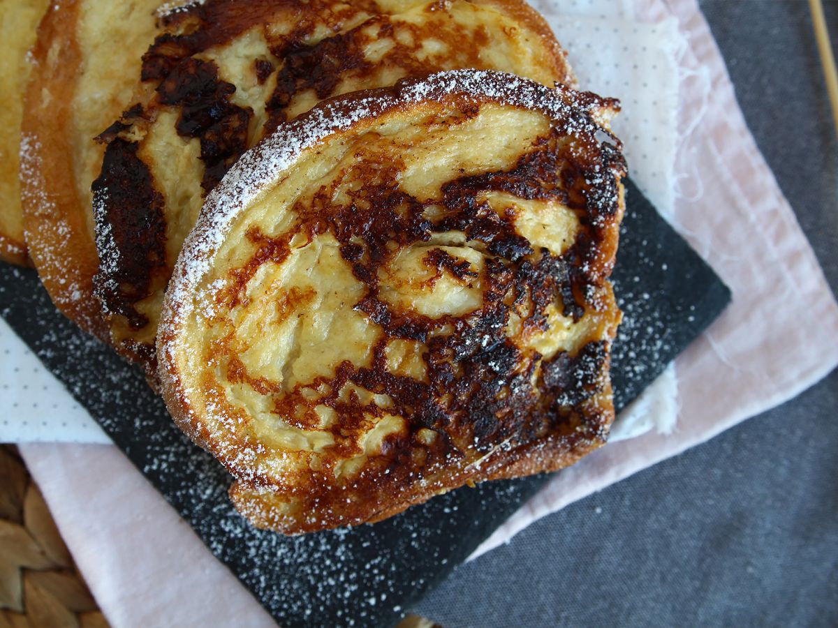 Fuktig och krispig brioche perdu