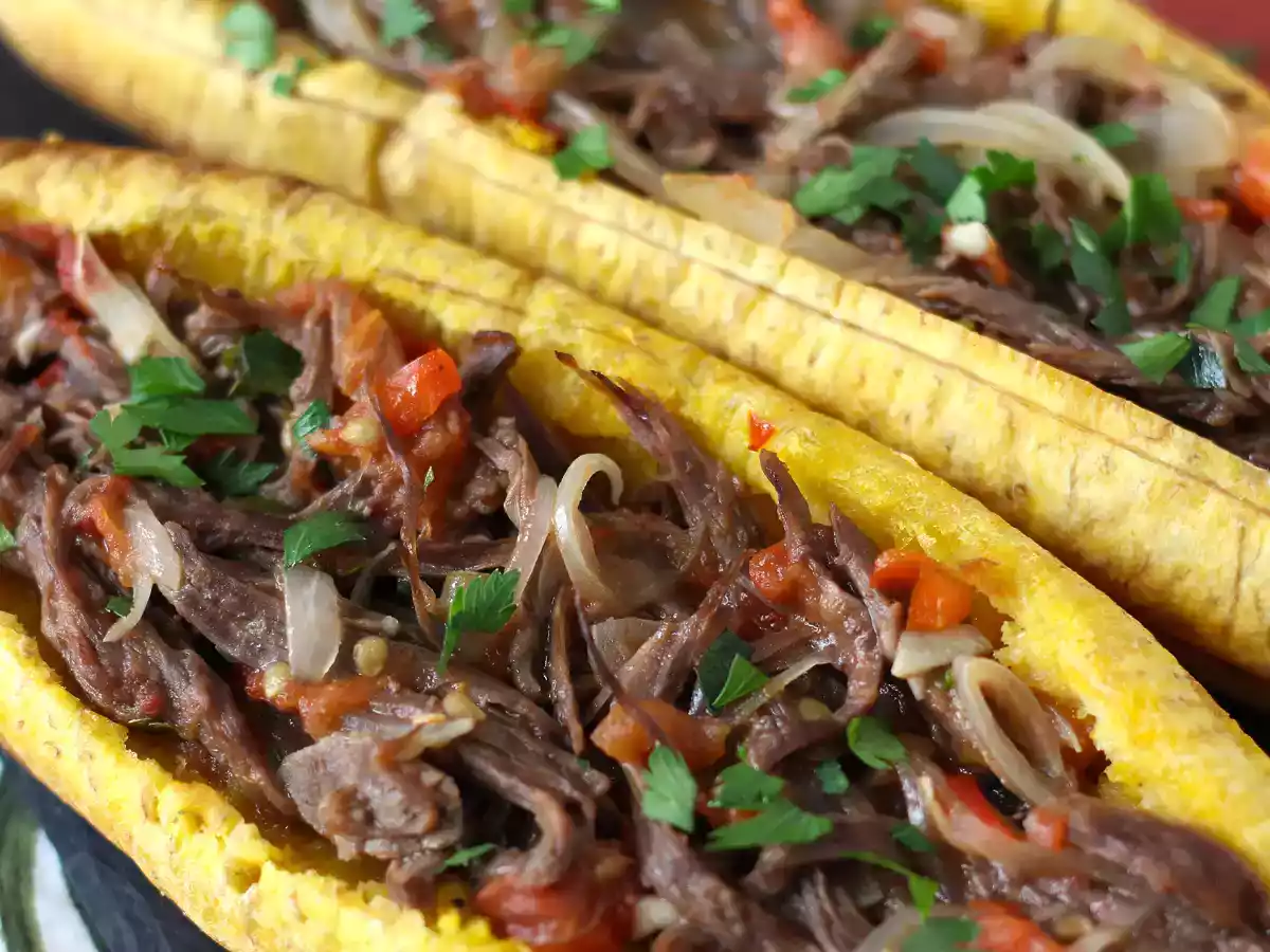 Fyllda matbananer med strimlat kött och riven ost - foto 2