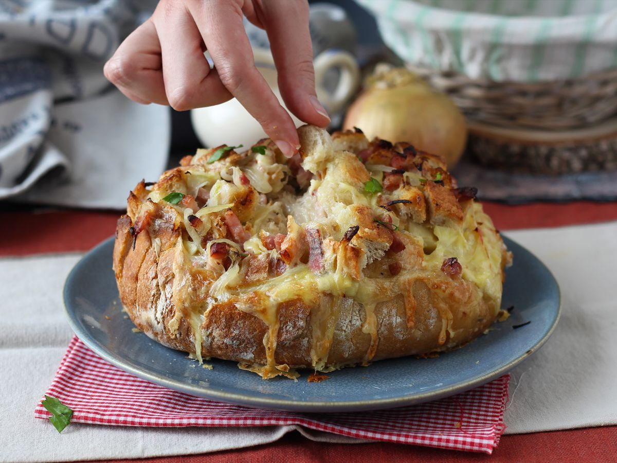 Fyllt igelkottsbröd i tartiflette-stil