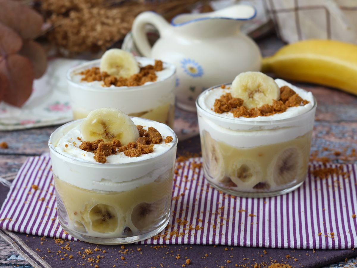 Glas i banoffee-stil för dem som älskar bananer och karamell