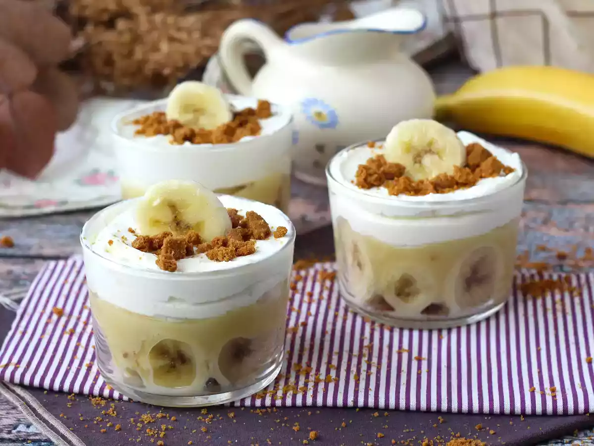 Glas i banoffee-stil för dem som älskar bananer och karamell