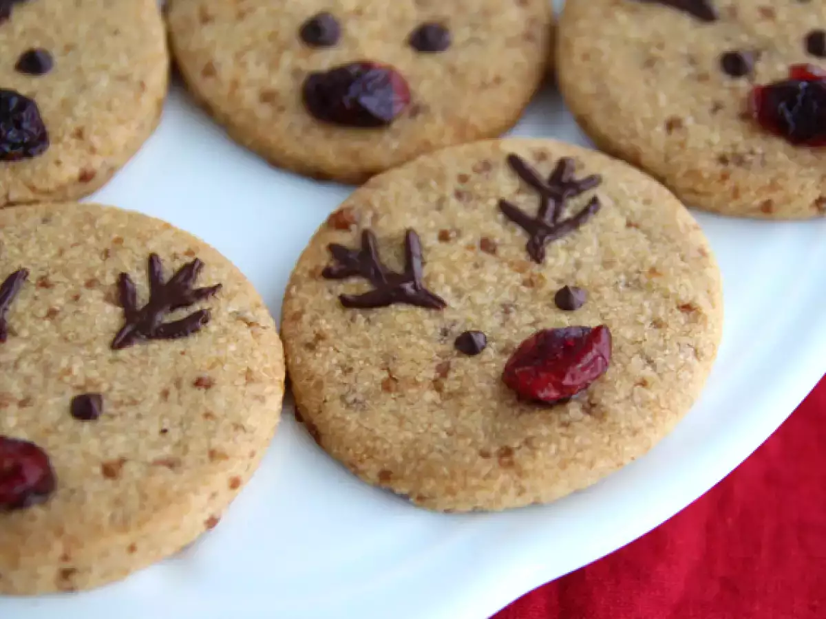 Glutenfria och veganska mördegskakor formade som renar - foto 3