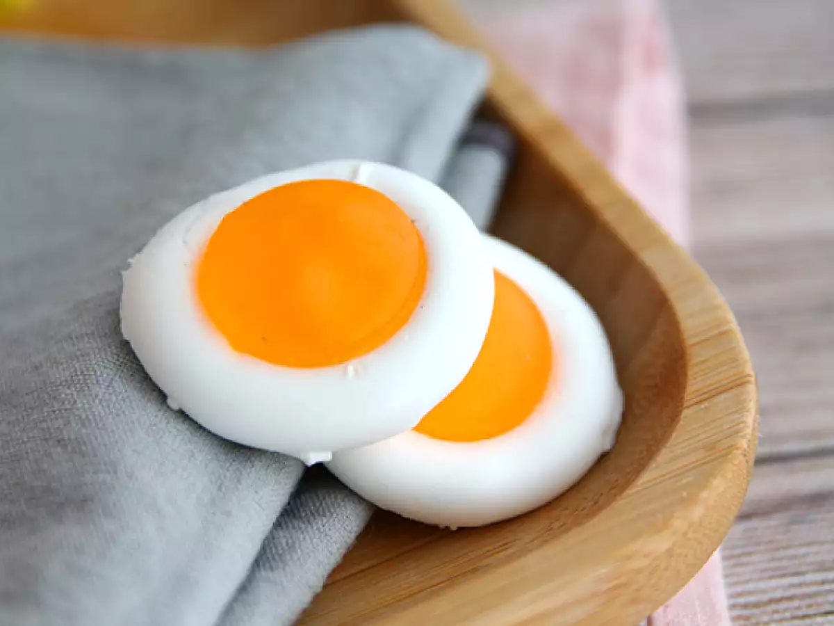 Godis formade som stekta ägg – enkelt recept med tydliga steg - foto 3