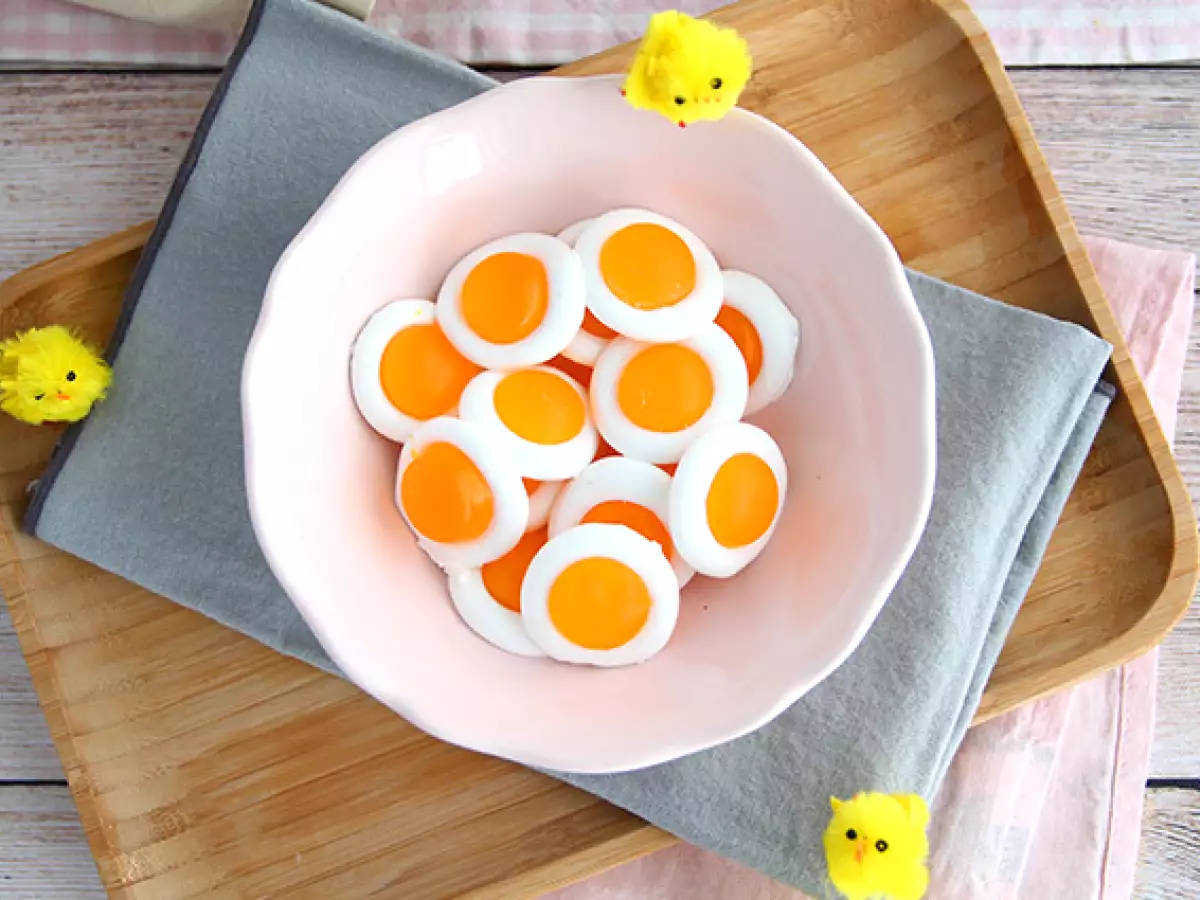 Godis formade som stekta ägg – enkelt recept med tydliga steg - foto 4