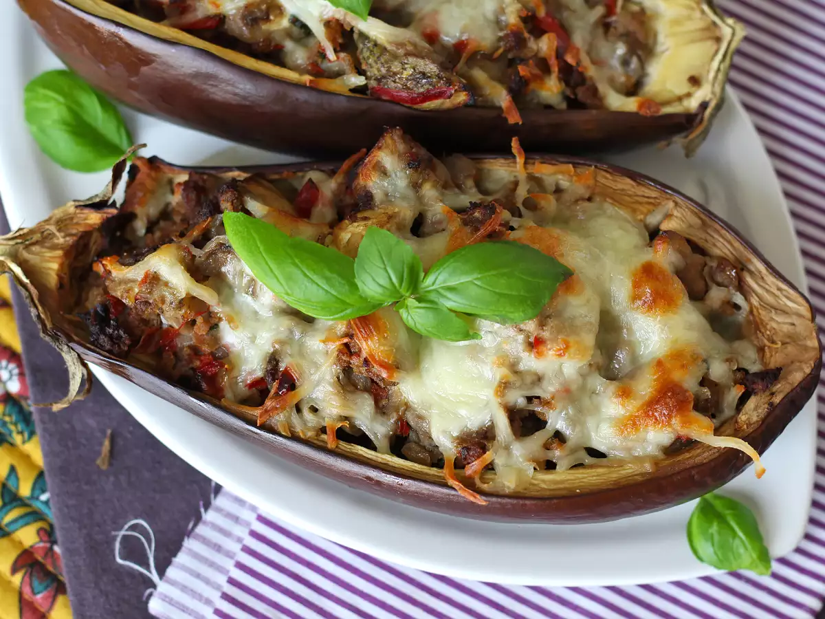 Gratinerade fyllda auberginer med mozzarella