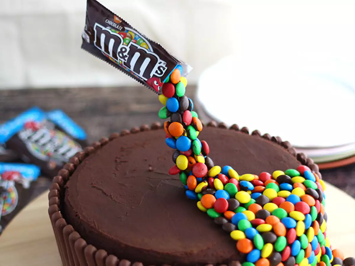 Gravity cake – tårta med svävande godis - foto 2
