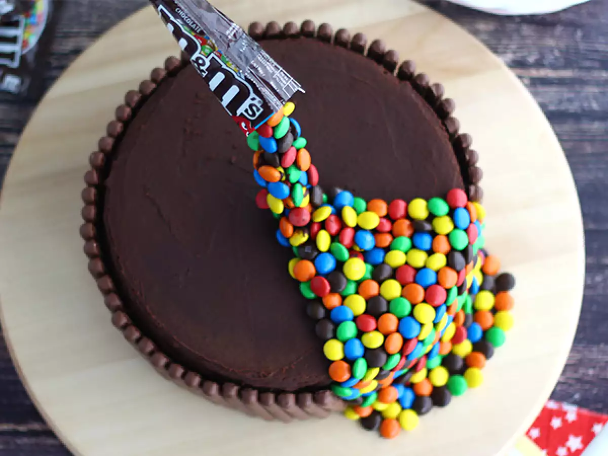 Gravity cake – tårta med svävande godis - foto 3