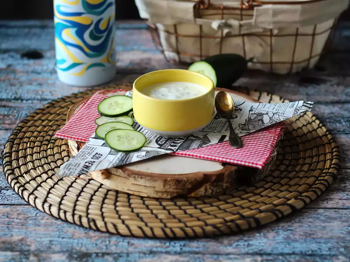 Grekisk yoghurt med gurka och lök - foto 3
