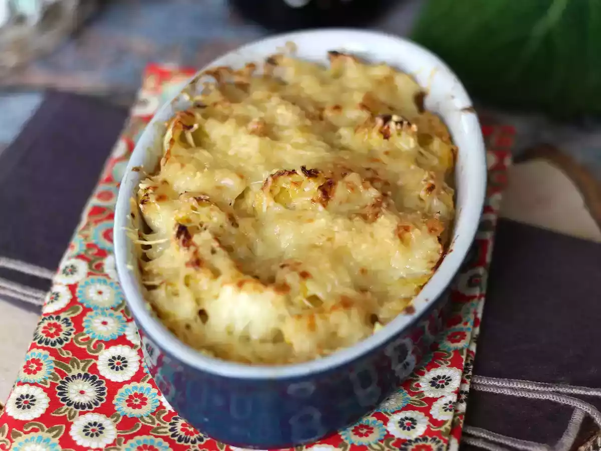 Grönkålsgratäng med béchamelsås och ost