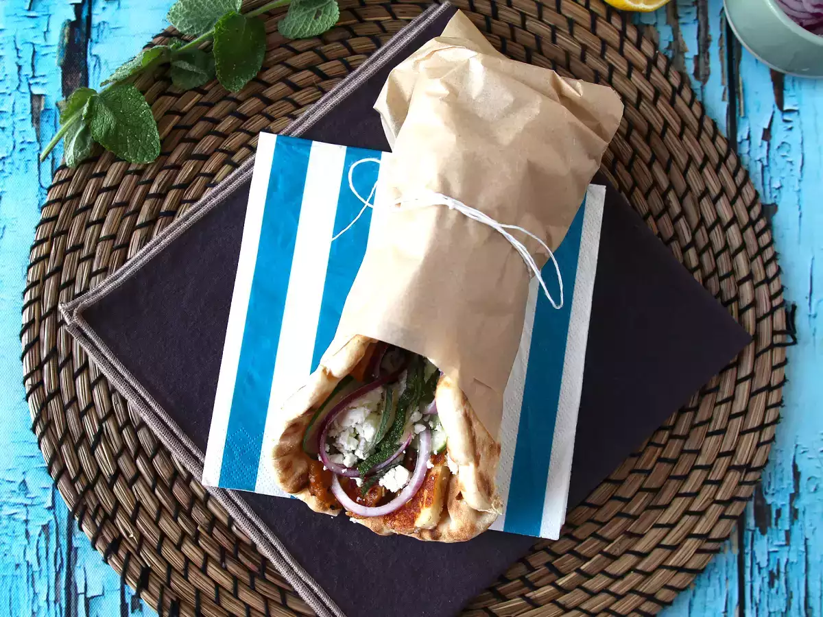 Gyros med halloumi, en vegetarisk version av den grekiska smörgåsen! - foto 2