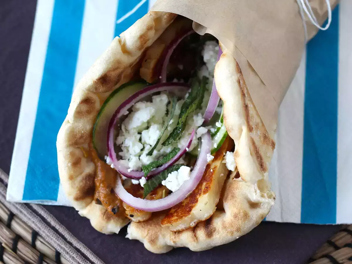 Gyros med halloumi, en vegetarisk version av den grekiska smörgåsen! - foto 3