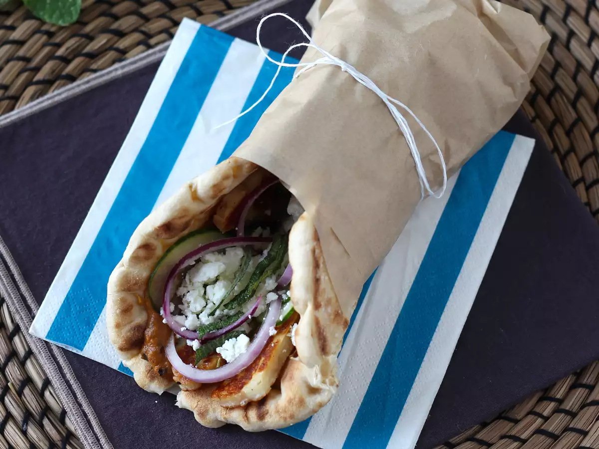 Gyros med halloumi, en vegetarisk version av den grekiska smörgåsen! - foto 4