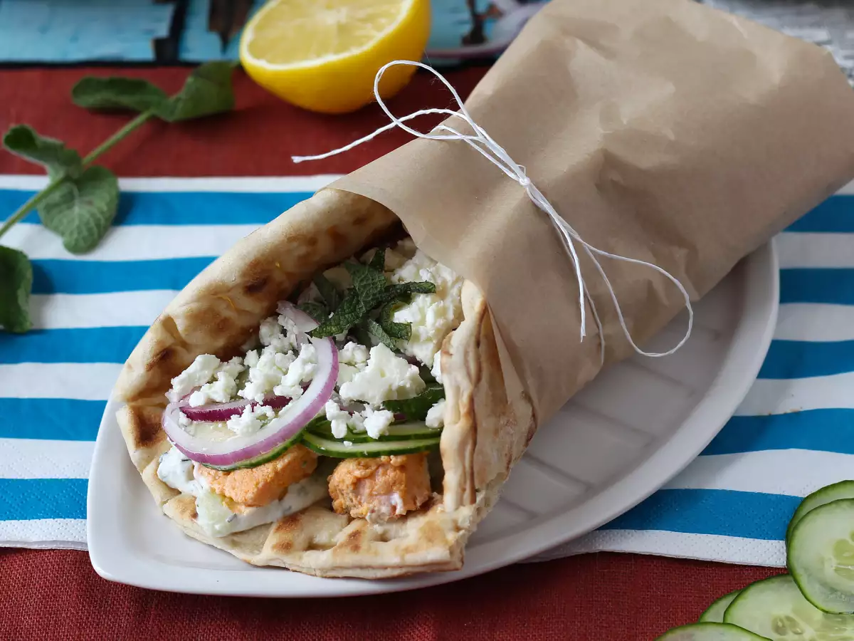 Gyros med lax – den perfekta grekiska fisksmörgåsen för sommaren! - foto 5