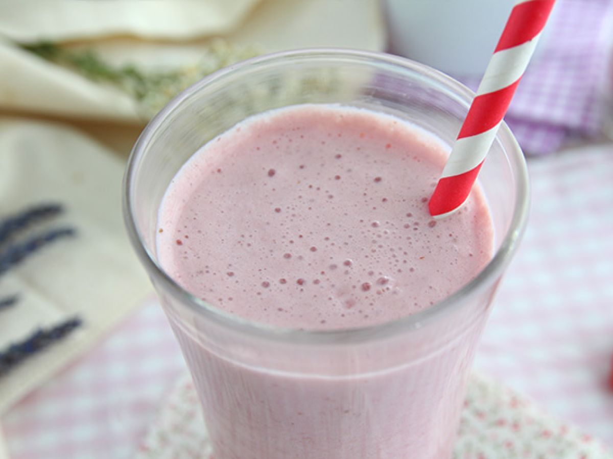 Hallon- och jordgubbsmilkshake - foto 2